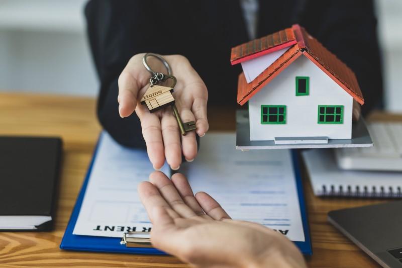 Photo 1,agorastis,agora-spitiou-ellada-odigos-2026