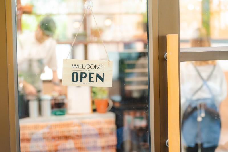 Photo 1,Μεσίτης,Πόσο κοστίζει πραγματικά να ανοίξεις μεσιτικό γραφείο στην Ελλάδα