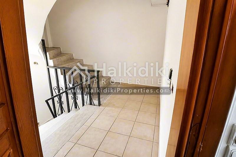 Apartment 89 m² in Metamorfosi, staircase