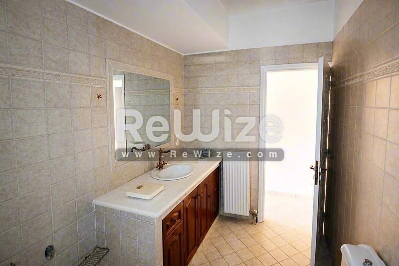 Apartment 99 m² in Peristeri, bathroom