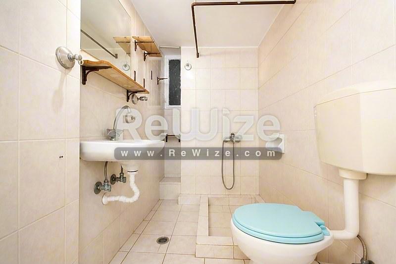 Apartment 53 m² in Perama, bathroom