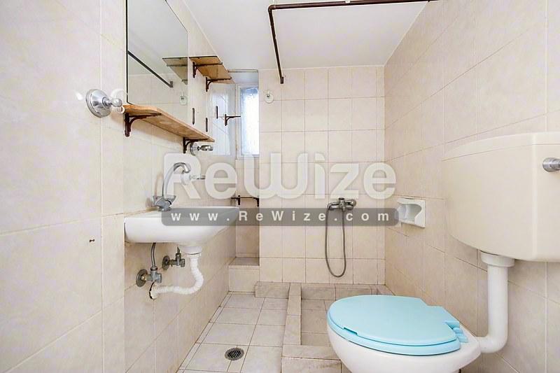 Apartment 53 m² in Perama, bathroom