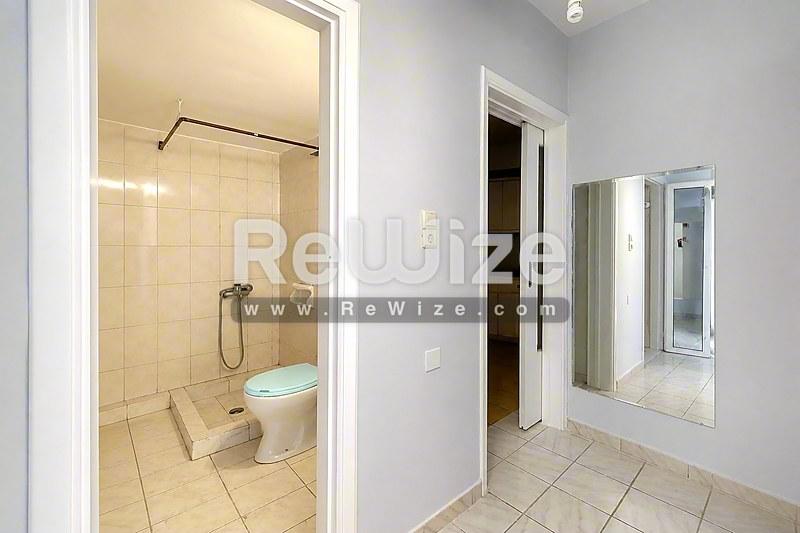 Apartment 53 m² in Perama, bathroom