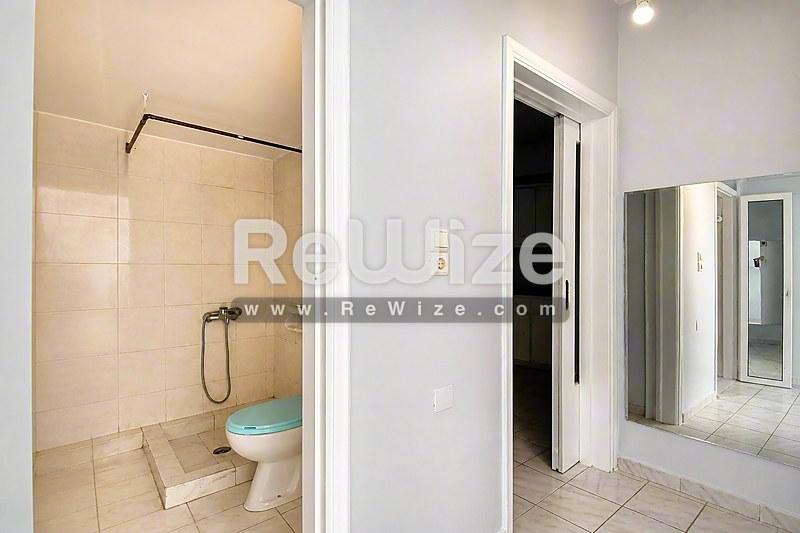 Apartment 53 m² in Perama, bathroom