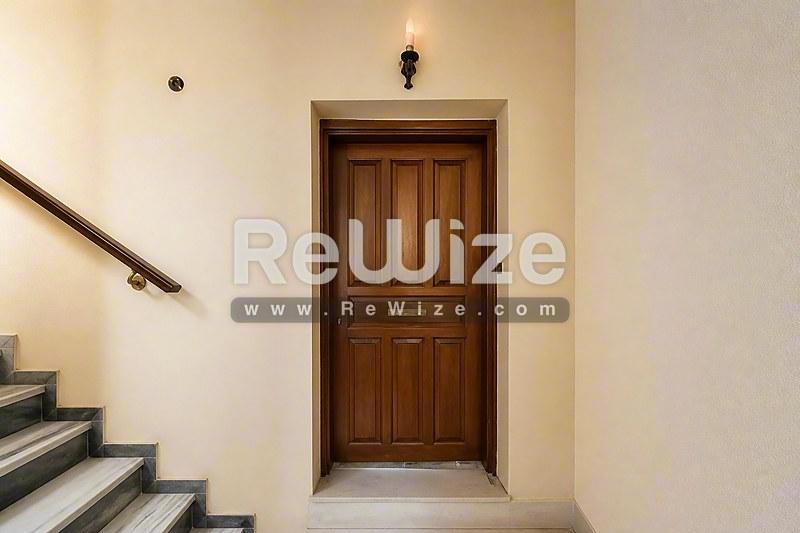 Apartment 53 m² in Perama, entrance
