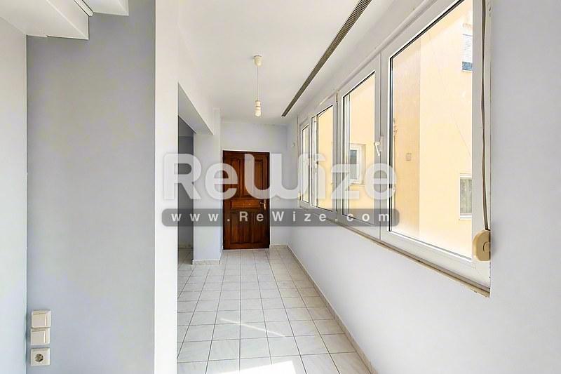 Apartment 53 m² in Perama, hallway