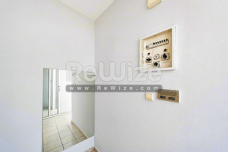Apartment 53 m² in Perama, hallway