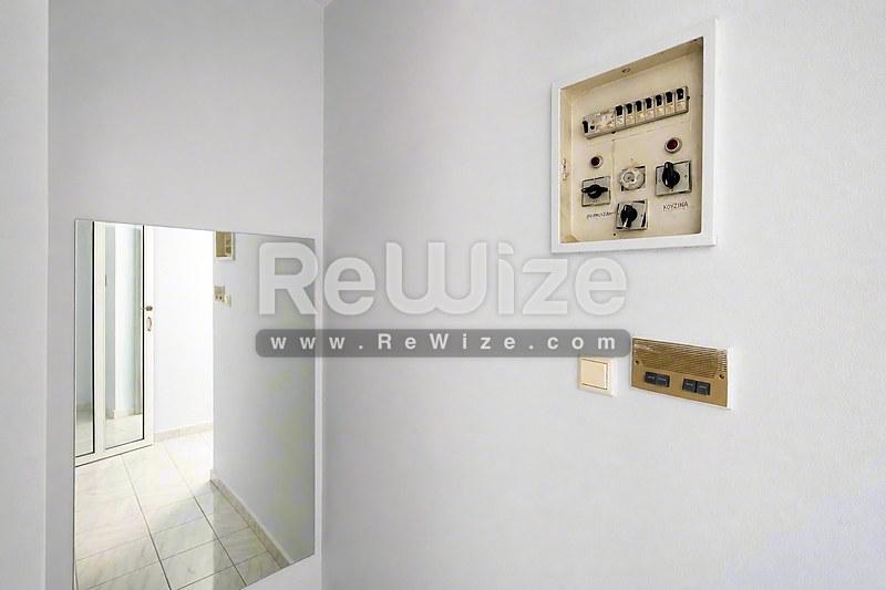 Apartment 53 m² in Perama, hallway