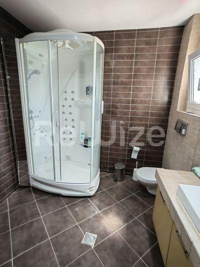 Photo 10,Μπάνιο,ΕΝΟΙΚΊΑΣΗ,Κατοικία,Διαμέρισμα,200τ.μ,€2,000,Πλαγιάρι