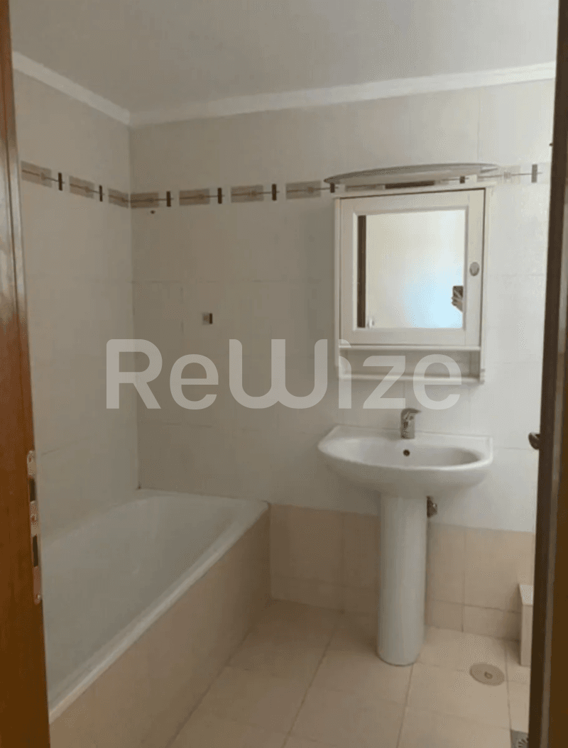 Photo 19,Bathroom,RENT,Residency,Maisonette,205sqm,€850,Kardia