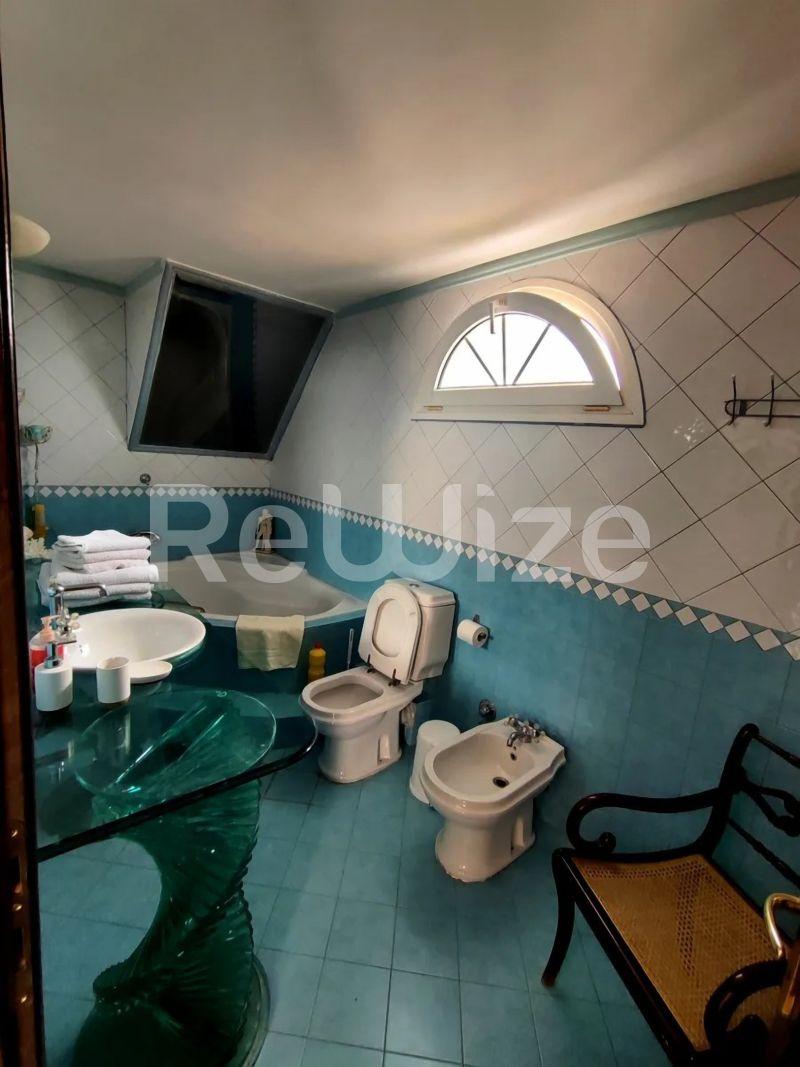 Photo 6,Μπάνιο,ΠΏΛΗΣΗ,Κατοικία,Μονοκατοικία,480τ.μ,€1,200,000,Πανόραμα