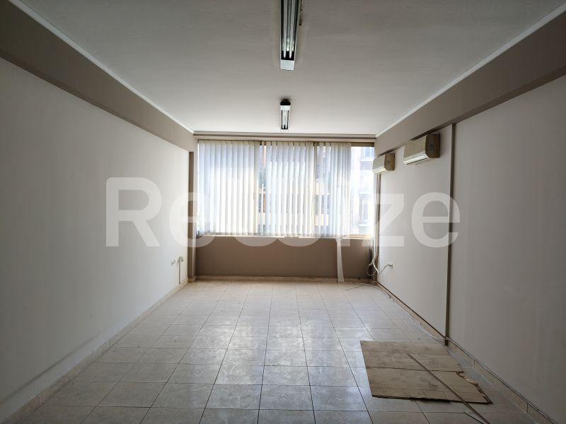 Office 86 m² in Athens, photo 1