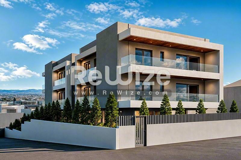 Σύγχρονη πρόσοψη διαμερίσματος στη Χαλκιδική με σύγχρονο αρχιτεκτονικό σχεδιασμό και μπαλκόνια.