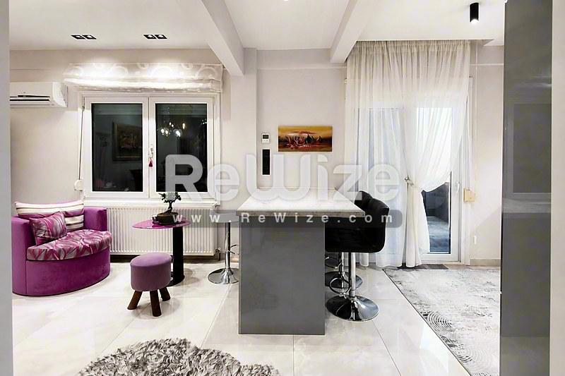 Apartment 112 m² in Thessaloniki, open-plan living area