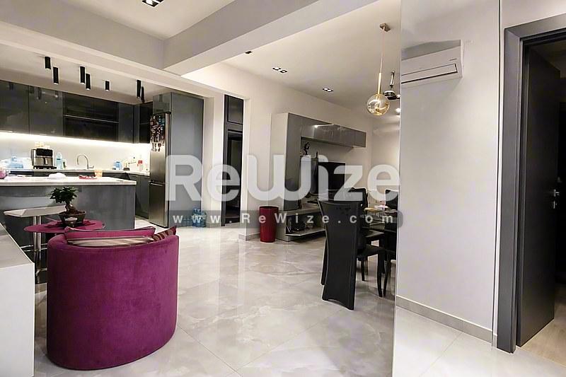 Apartment 112 m² in Thessaloniki, open-plan living area
