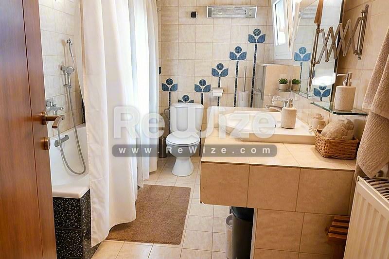 Διαμέρισμα 100 τ.μ. στην Καλαμαριά, μπάνιο