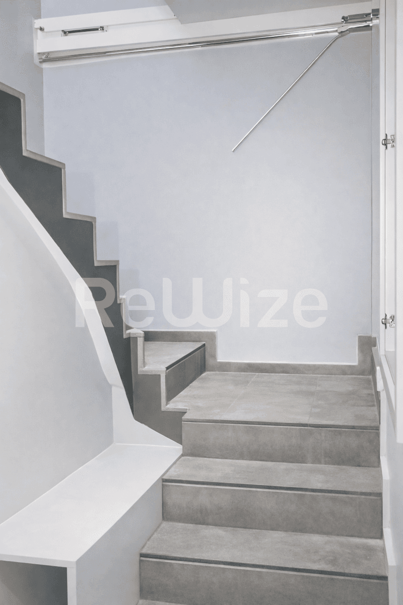 Photo 2,Staircase,RENT,Professional,Store,102sqm,€2,600,Kentro Kalamarias