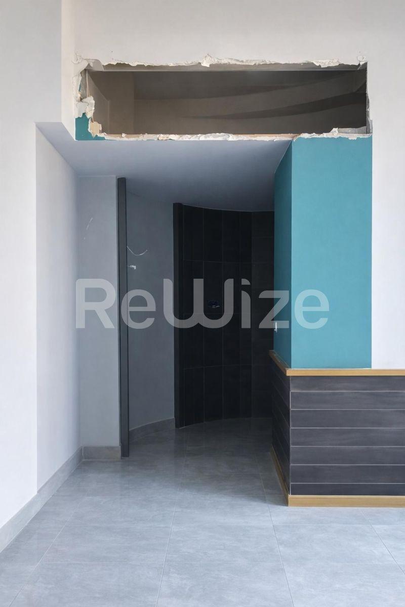 Photo 5,Balcony,RENT,Professional,Store,102sqm,€2,600,Kentro Kalamarias