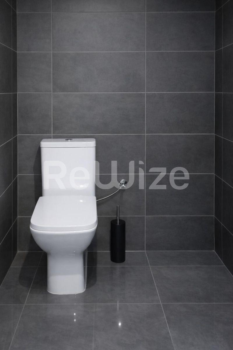 Photo 4,Bathroom,RENT,Professional,Store,102sqm,€2,600,Kentro Kalamarias