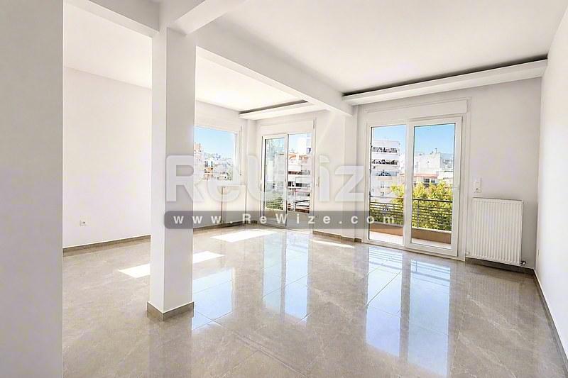 Apartment 110 m² in Kalamaria, living room