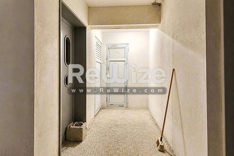 Detached house 406 m² in Acharnes, hallway