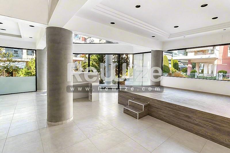 Detached house 406 m² in Acharnes, open-plan living area