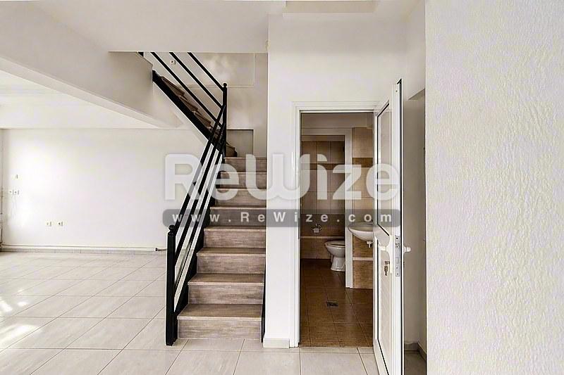 Detached house 406 m² in Acharnes, staircase