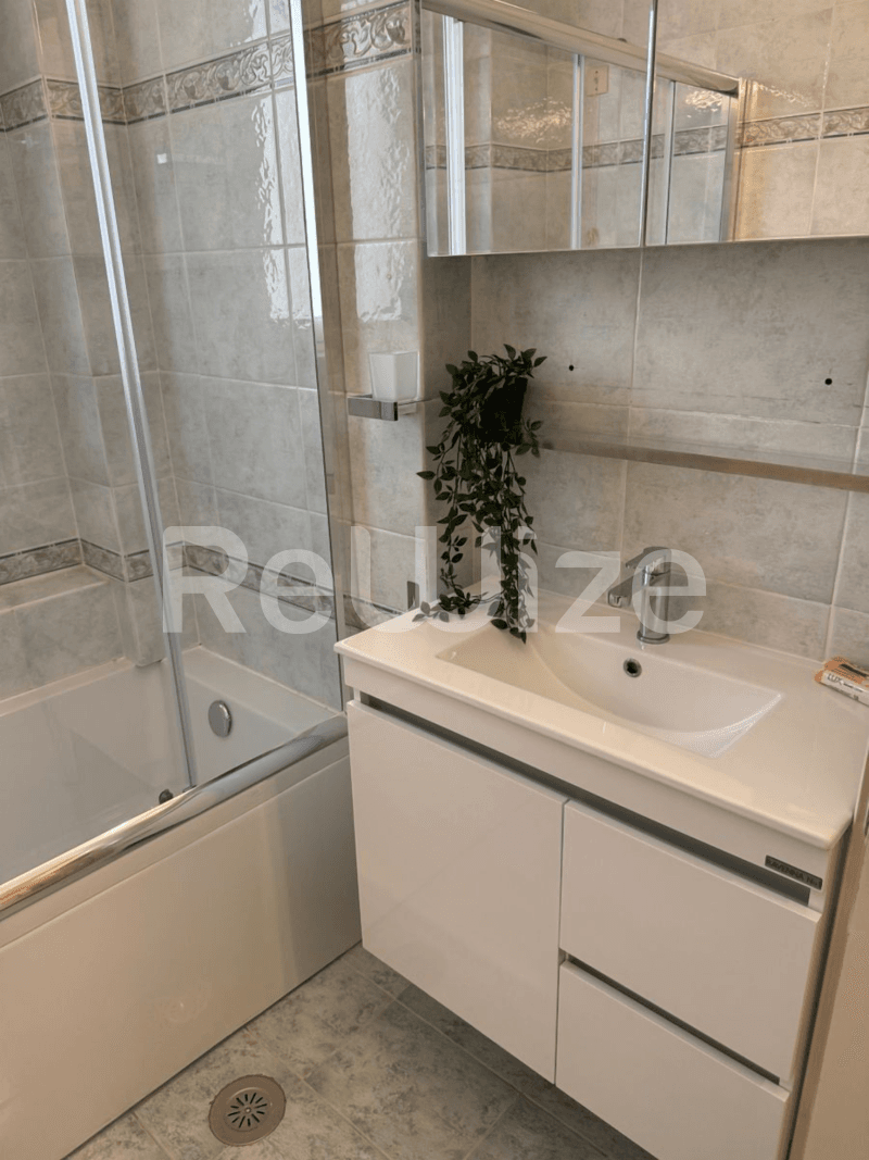 Photo 10,Μπάνιο,ΕΝΟΙΚΊΑΣΗ,Κατοικία,Διαμέρισμα,145τ.μ,€2,200,Γκολφ