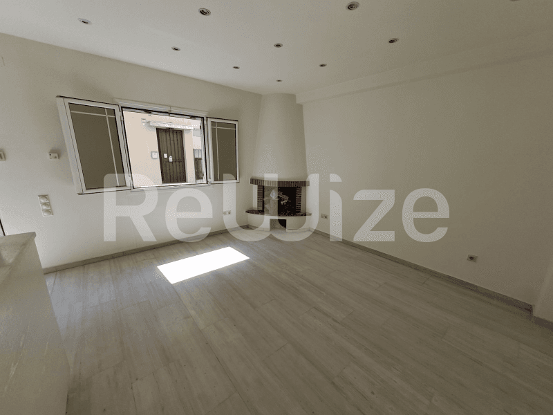 Photo 2,Σαλόνι,ΠΏΛΗΣΗ,Κατοικία,Μεζονέτα,104τ.μ,€110,000,Νίκαια