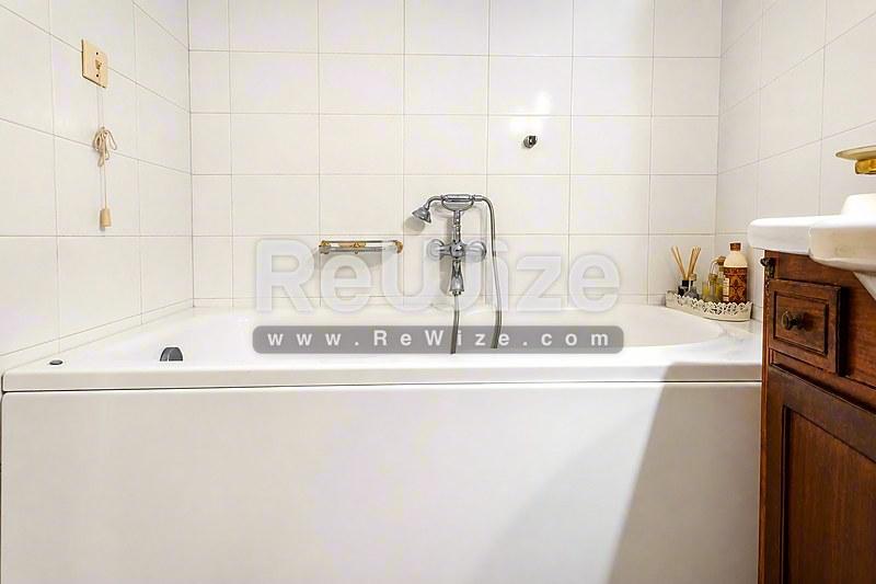 Maisonette 169 m² in Thermi, bathroom