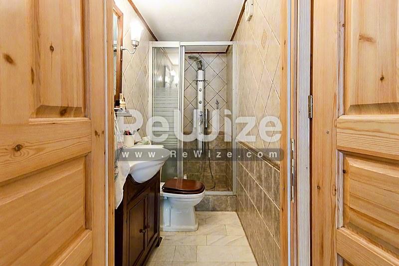 Maisonette 169 m² in Thermi, bathroom