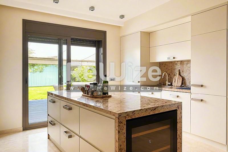 Detached house in a complex 300 m² in Kassandra, kitchen