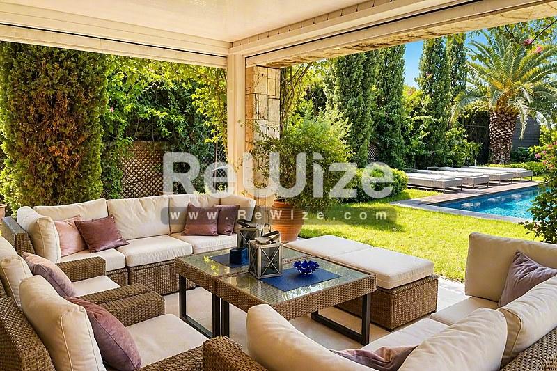 Detached house in a complex 300 m² in Kassandra, terrace