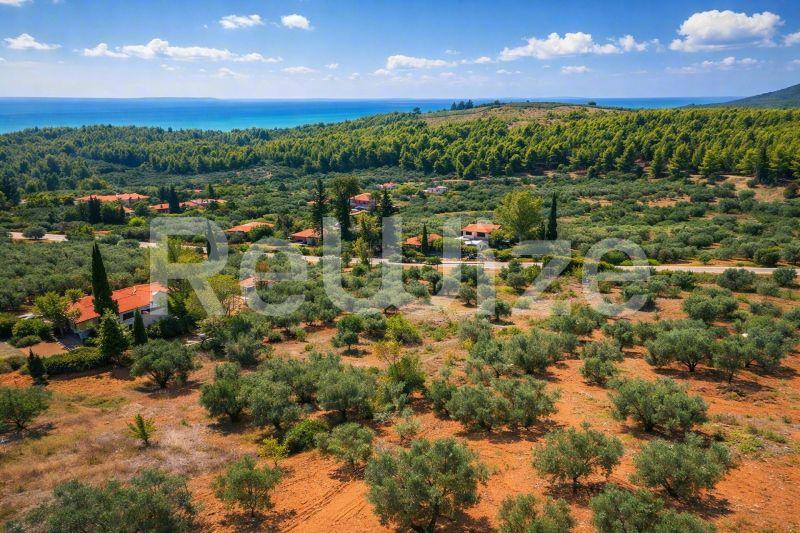 Field 3675 m² in Sithonia, aerial view