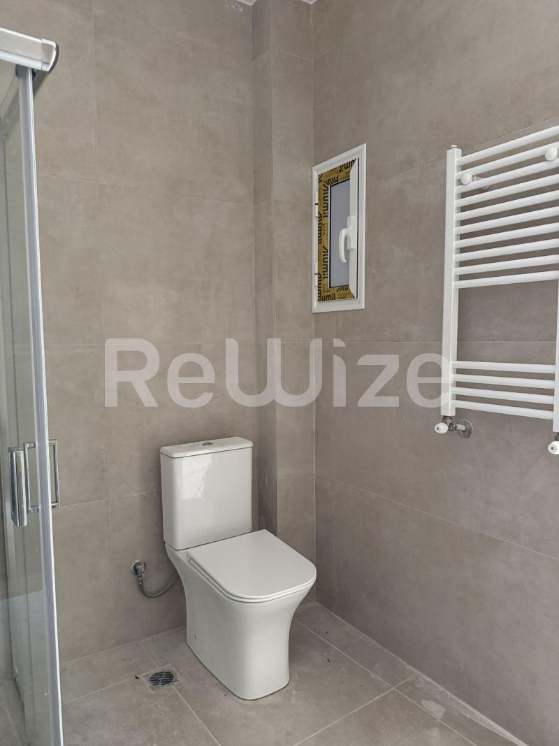 Photo 14,Μπάνιο,ΠΏΛΗΣΗ,Κατοικία,Διαμέρισμα,56τ.μ,€155,000,Χαριλάου