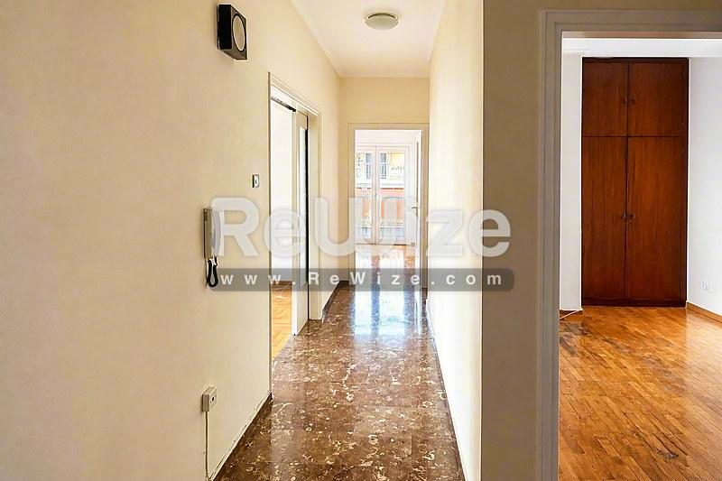 Apartment 100 m² in Thessaloniki, hallway
