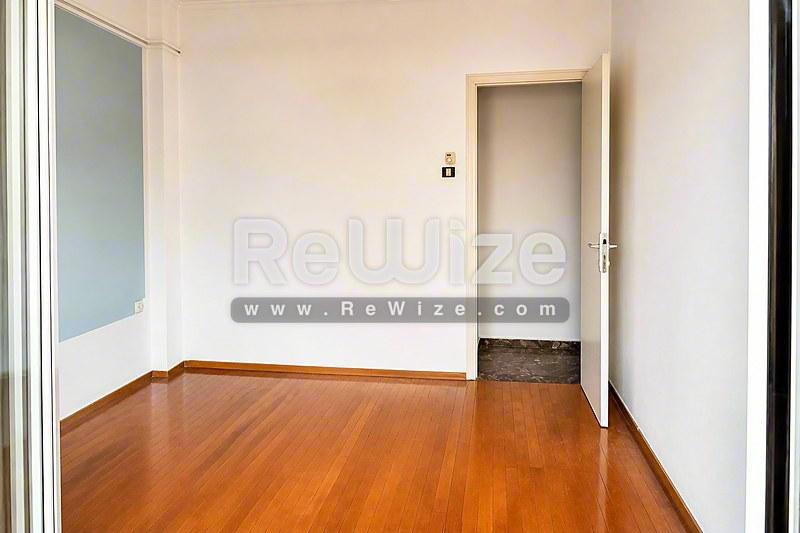Apartment 100 m² in Thessaloniki, hallway