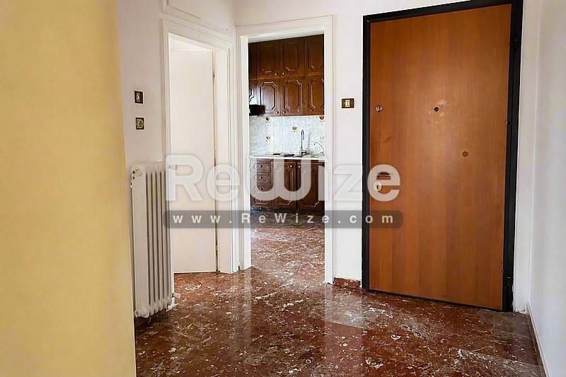 Apartment 100 m² in Thessaloniki, hallway