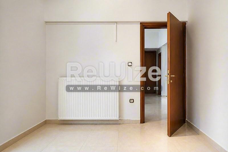 Apartment 72 m² in Kalamaria, hallway