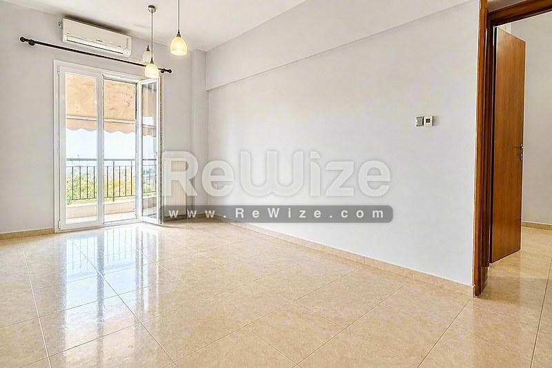 Apartment 72 m² in Kalamaria, living room