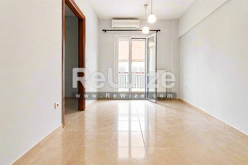 Apartment 72 m² in Kalamaria, living room