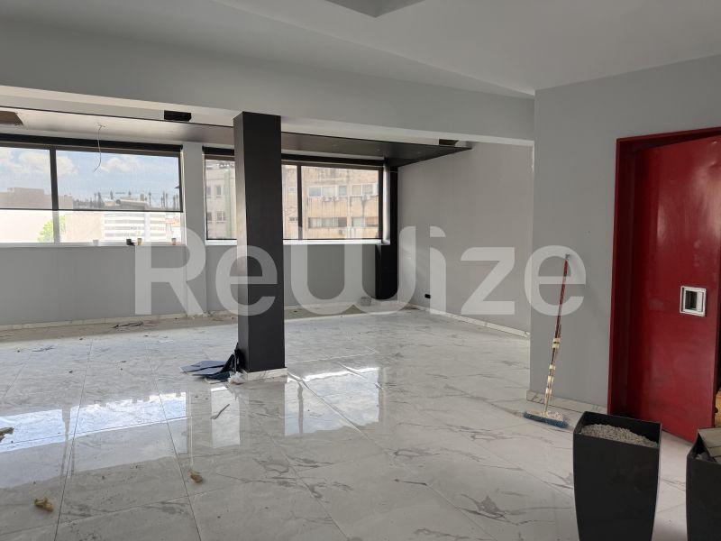 Photo 8,Μπαλκόνι,ΕΝΟΙΚΊΑΣΗ,Επαγγελματικό,Γραφείο,300τ.μ,€3,000,Κεραμικός