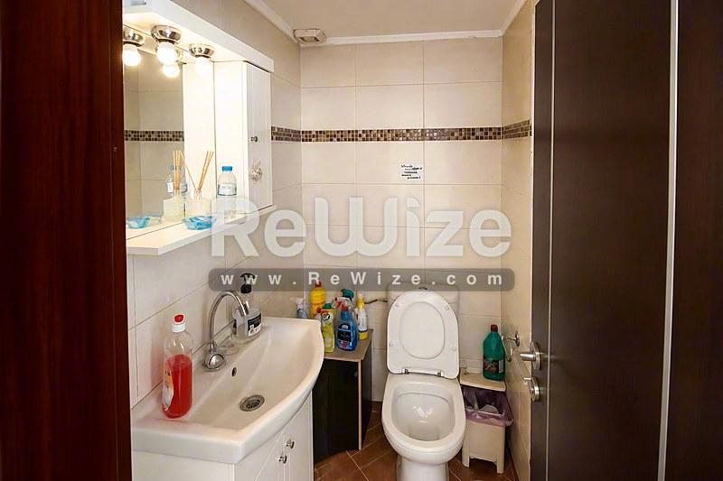 Store 120 m² in Thessaloniki, bathroom