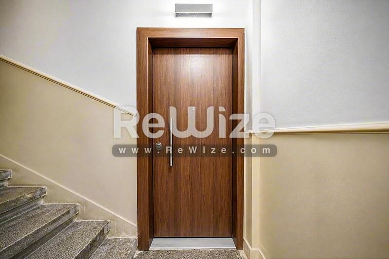 Apartment 55 m² in Thessaloniki, entrance