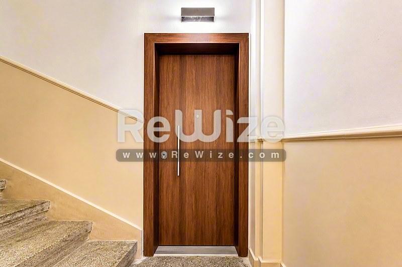 Apartment 55 m² in Thessaloniki, entrance