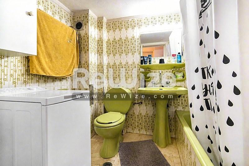 Apartment 78 m² in Piraeus, bathroom