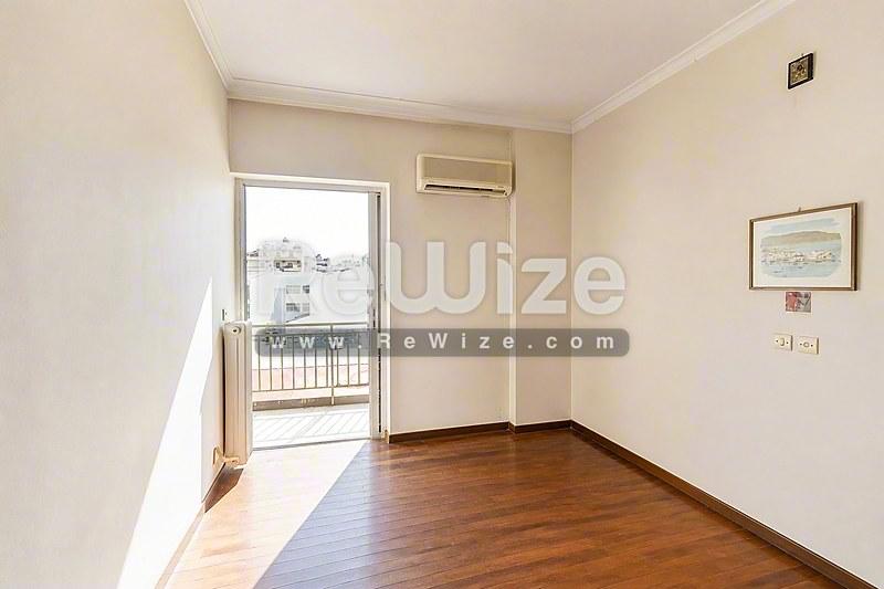 Apartment 78 m² in Piraeus, living room