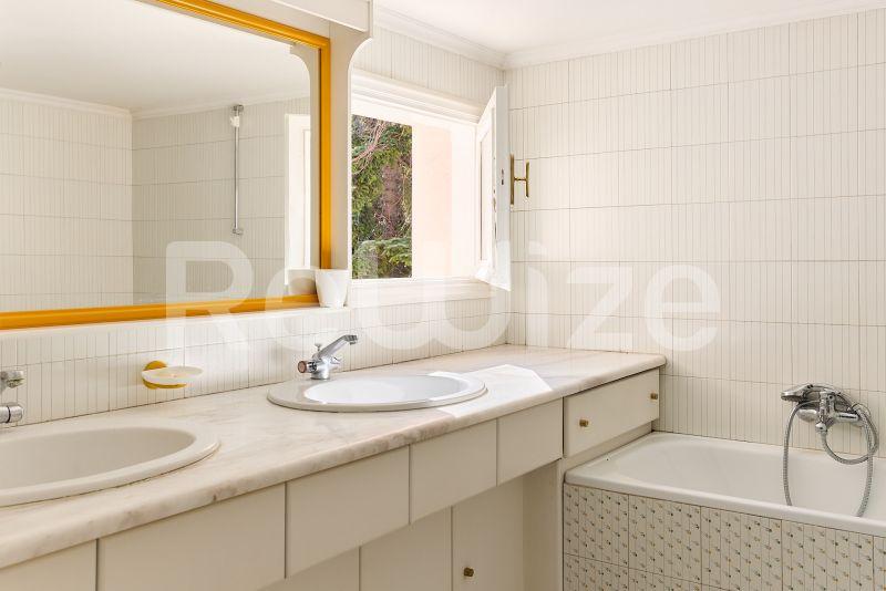 Photo 18,Μπάνιο,ΠΏΛΗΣΗ,Κατοικία,Μονοκατοικία,400τ.μ,€695,000,Πανόραμα