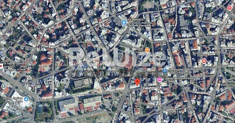 Αεροφωτογραφία καταστήματος στη Χαλκιδική με περιβάλλουσες κατοικίες και αστική υποδομή.