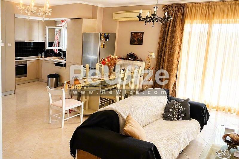 Apartment 120 m² in Thermaikos, open-plan living area